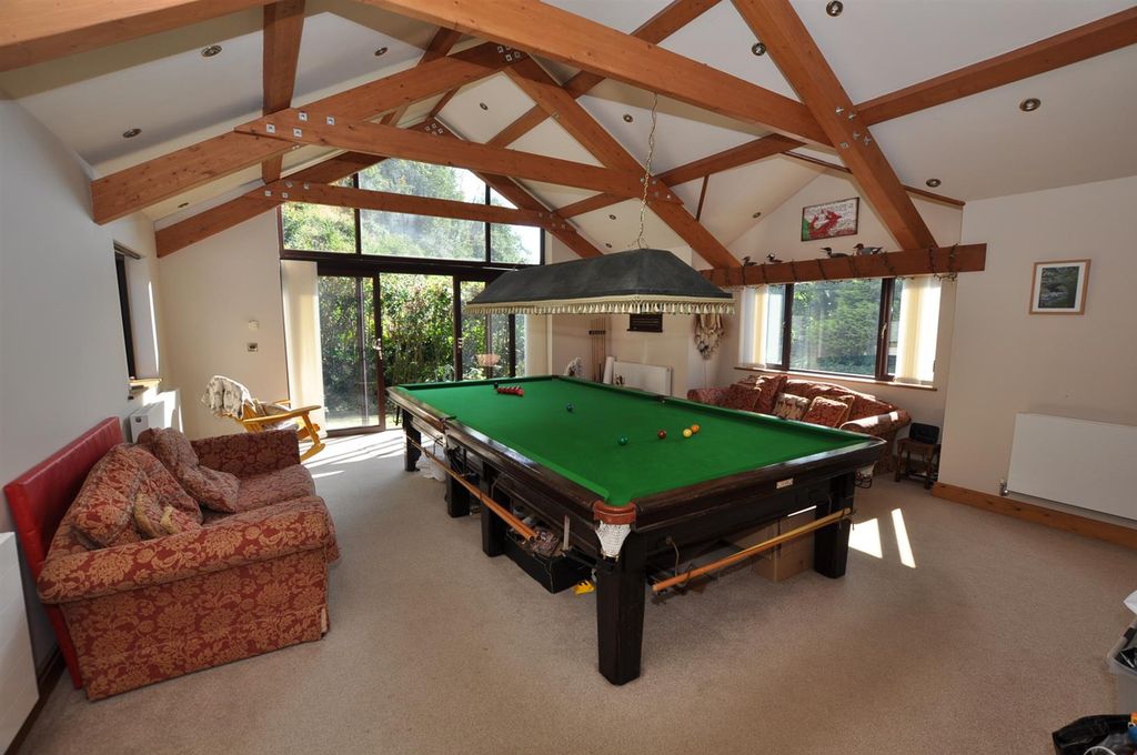 Property photo 2 of 40 Snooker/Games Room
