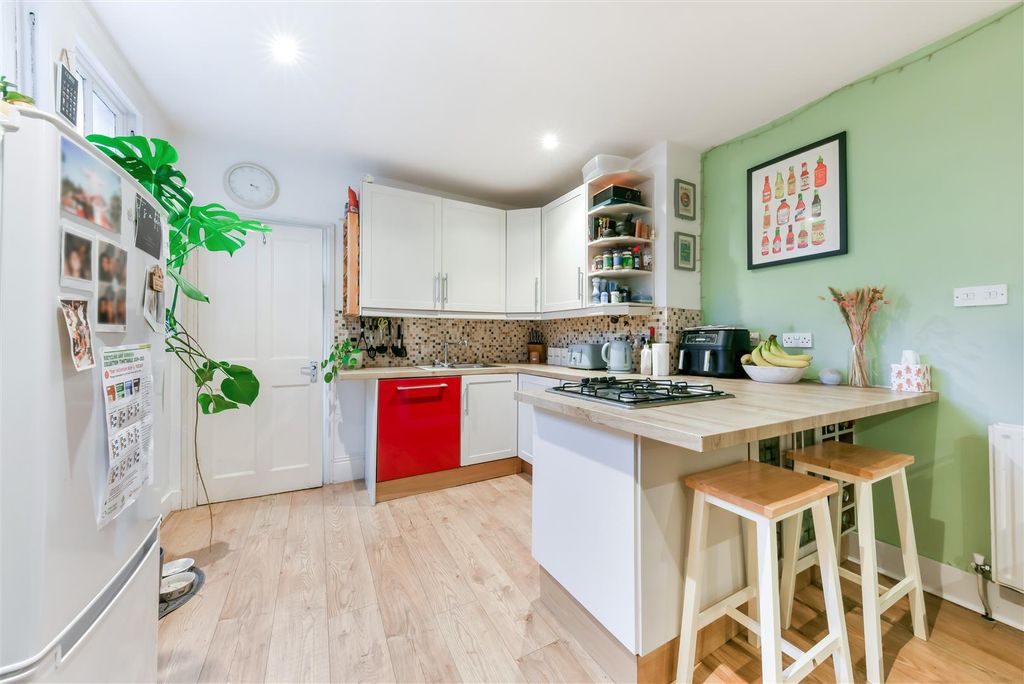 Property photo 2 of 9