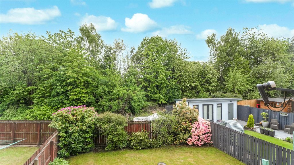 Property photo 3 of 19 Garden Outlooks