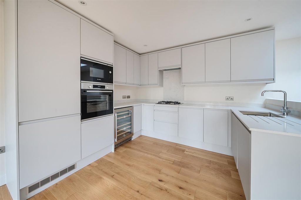 Property photo 2 of 12 Kitchen