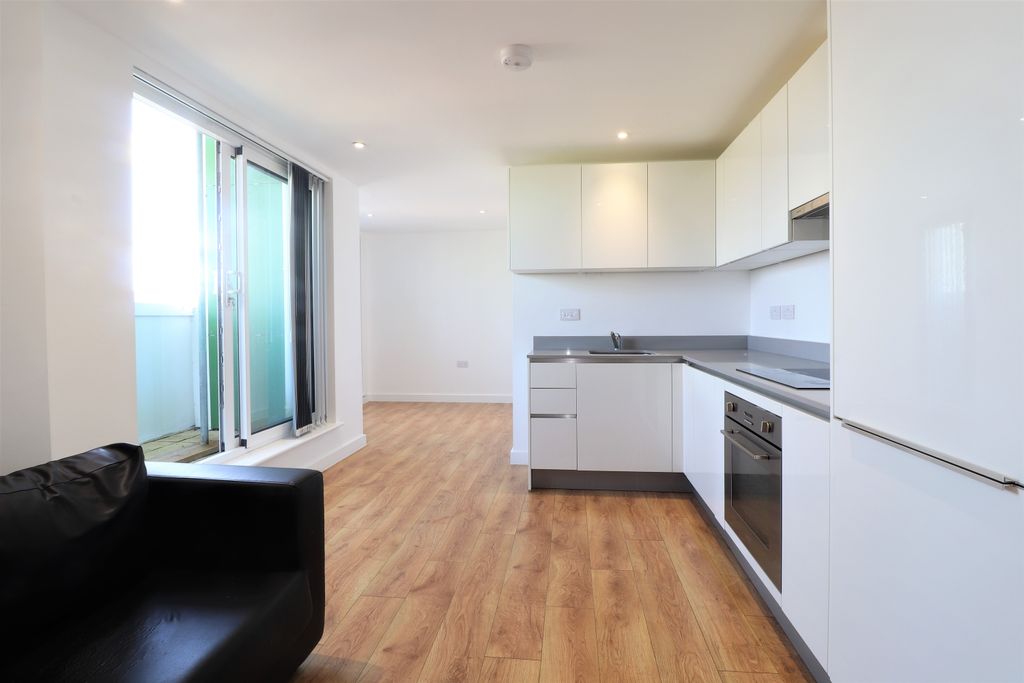 Property photo 1 of 9 Open Plan Lounge/Kitchen