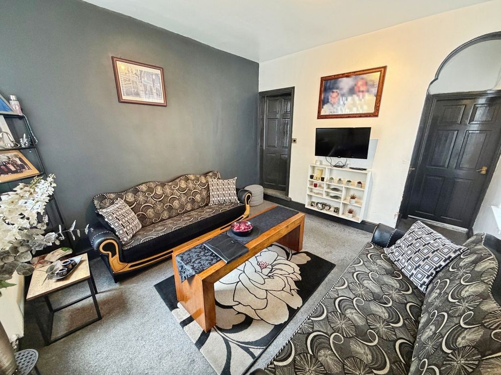 Property photo 2 of 10 Living Room