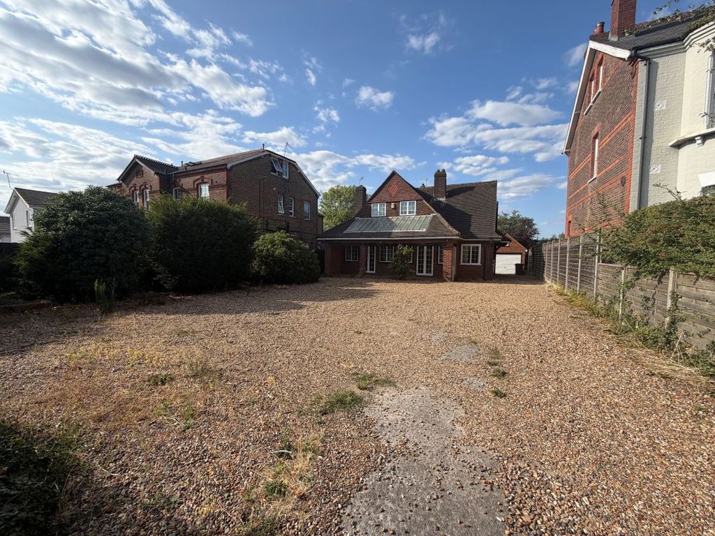 Property photo 2 of 24