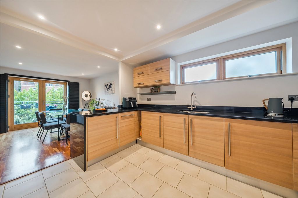 Property photo 2 of 19 Kitchen