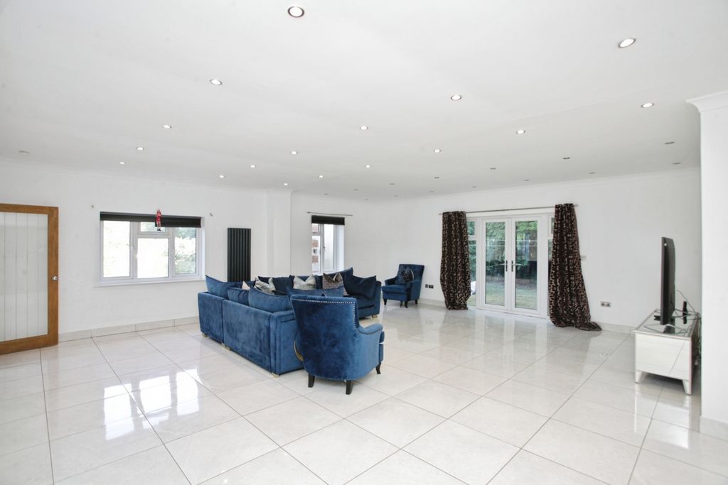 Property photo 2 of 26 Pbox-Img.Jpg