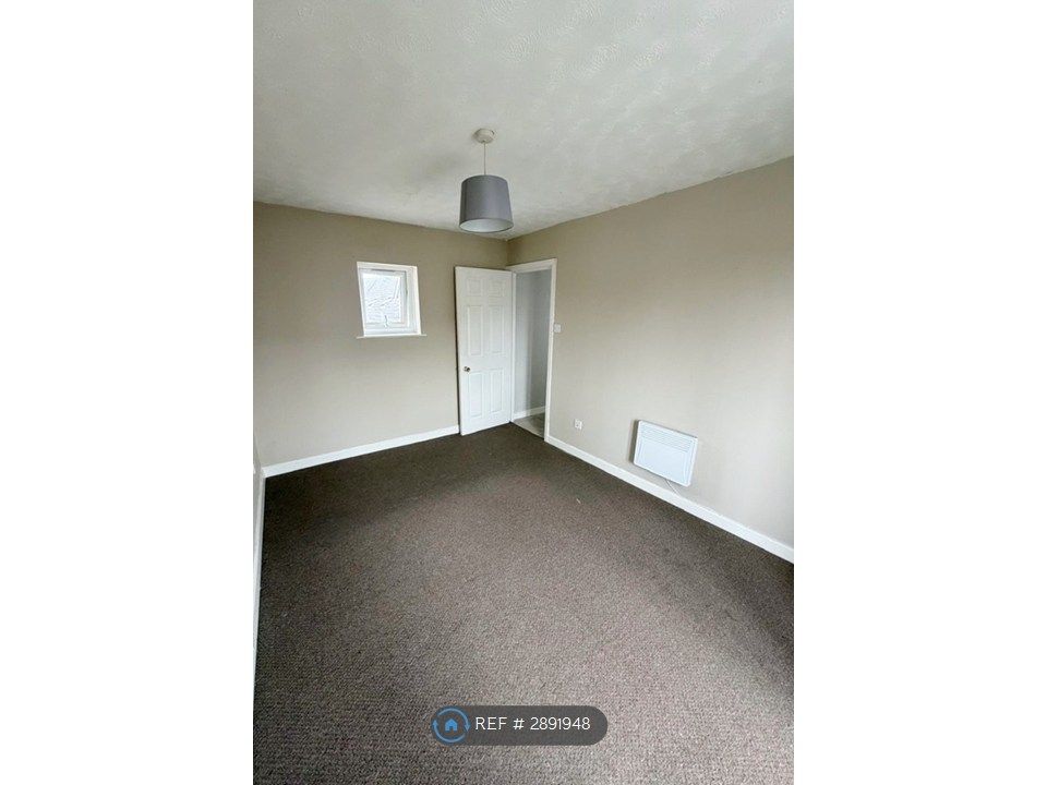 Property photo 3 of 6 Bedroom 1