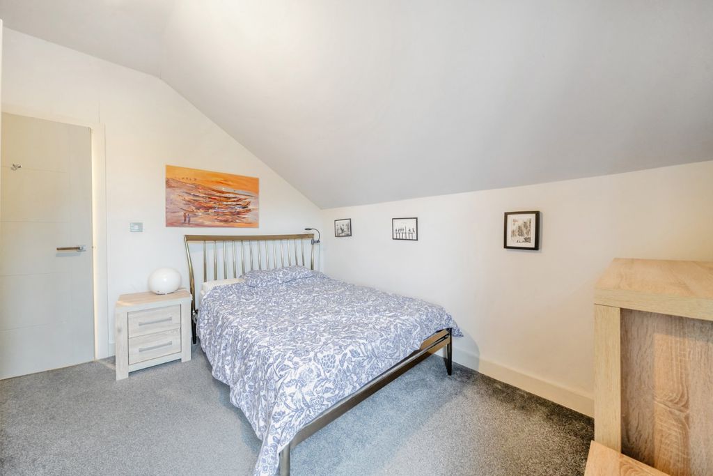 Property photo 3 of 9 Picture No. 27