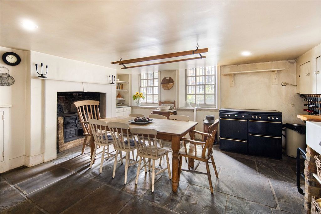 Property photo 3 of 29 Dining Area