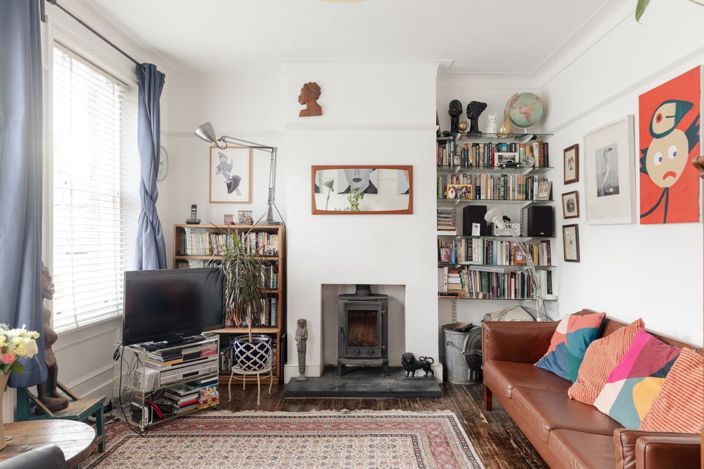 Property photo 2 of 18 Ivanhoe Rd 1