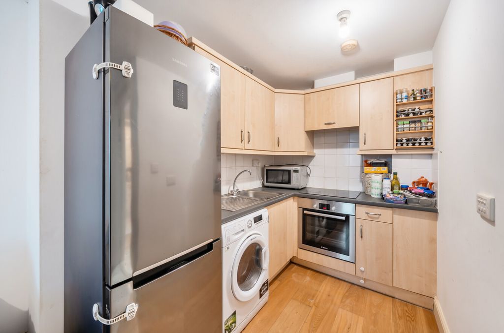 Property photo 2 of 10 1388126-14-695d22...