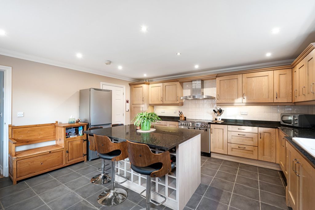 Property photo 3 of 29