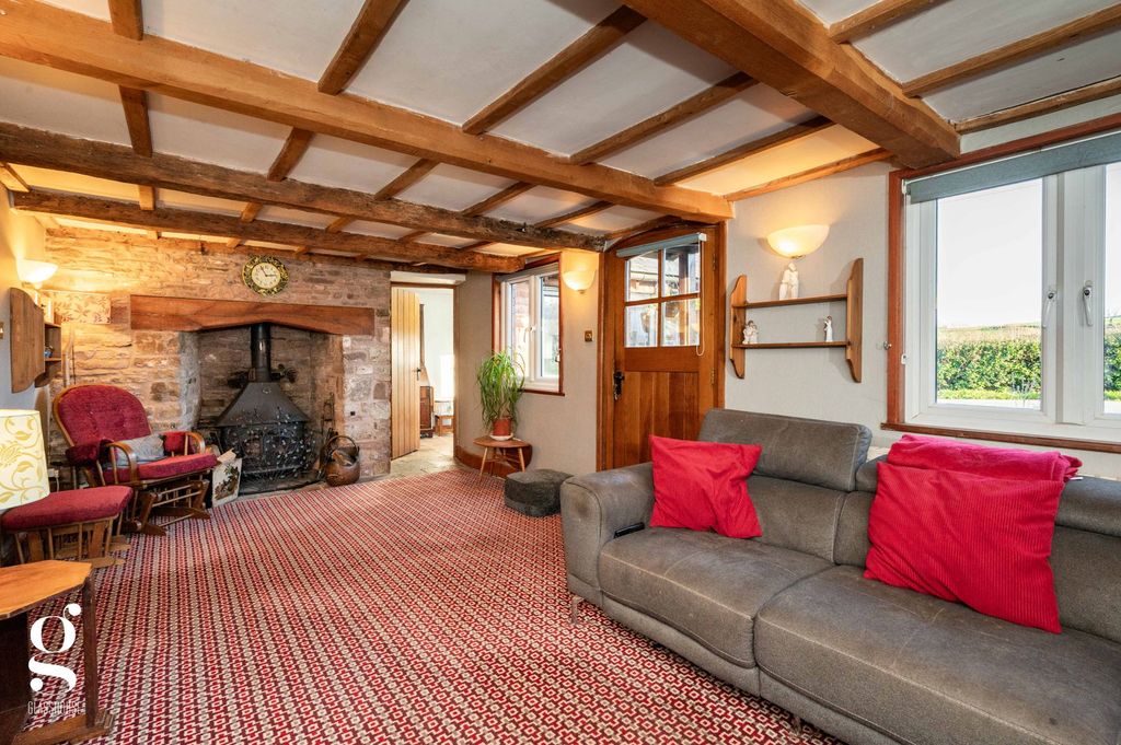 Property photo 2 of 33