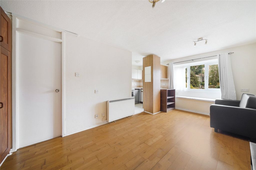 Property photo 2 of 15 Studio