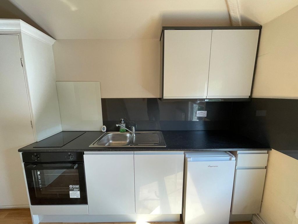Property photo 2 of 9 Kitchen