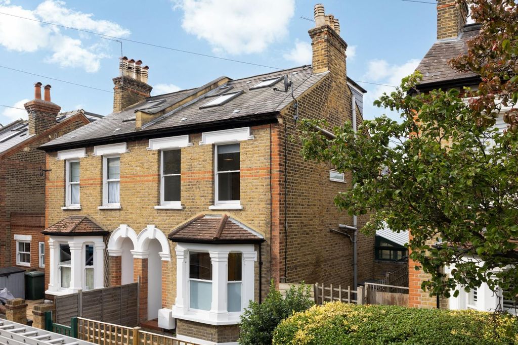 Property photo 2 of 14 Vicarage Road 13 - (17 Of 18).Jpg