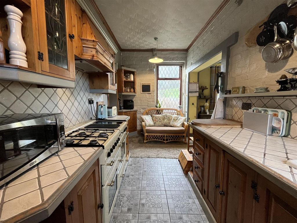 Property photo 2 of 19 Kitchen