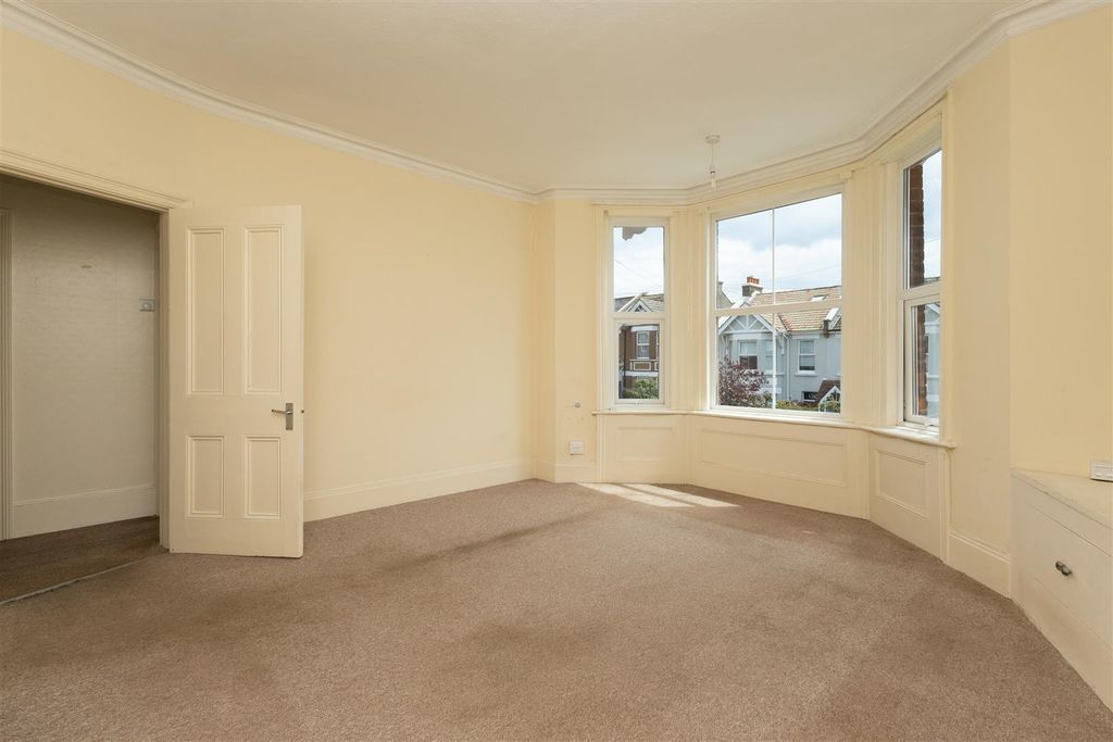 Property photo 2 of 12 Living Room