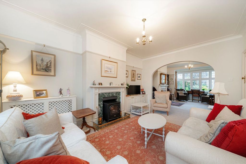 Property photo 2 of 8