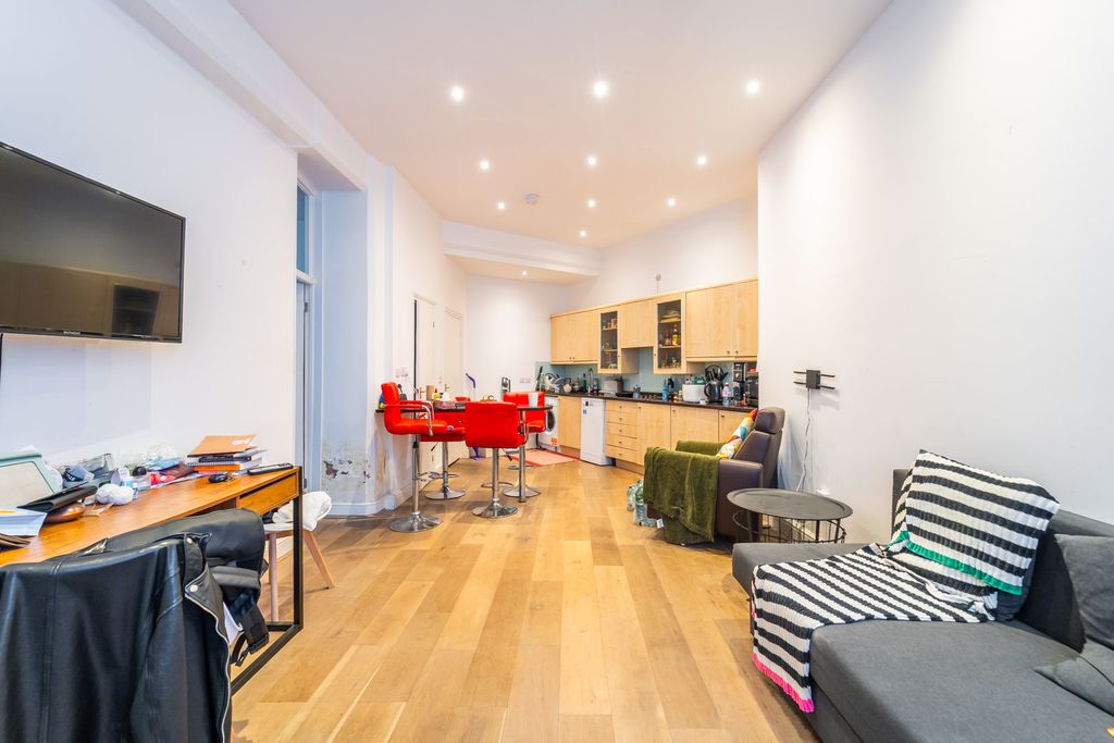 Property photo 2 of 6 Mba05901