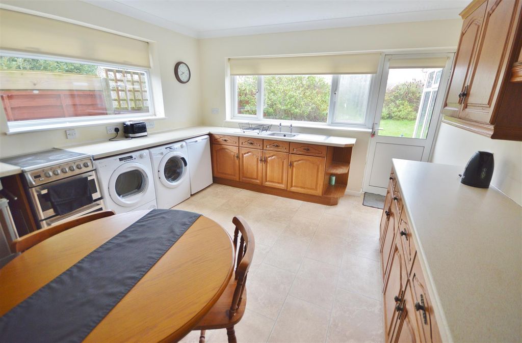 Property photo 3 of 22 Kitchen