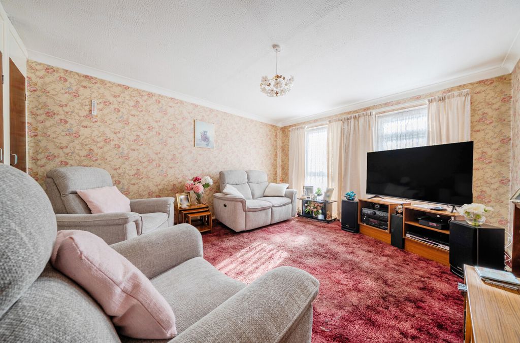 Property photo 2 of 13 1520019-9-6Aa2737...