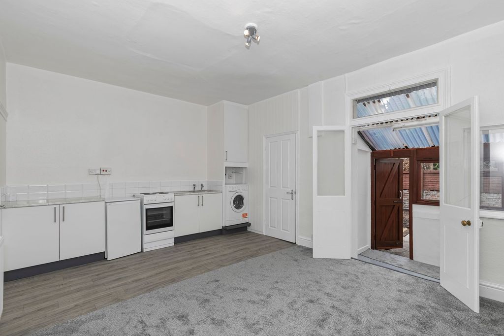 Property photo 2 of 16 Photo 9