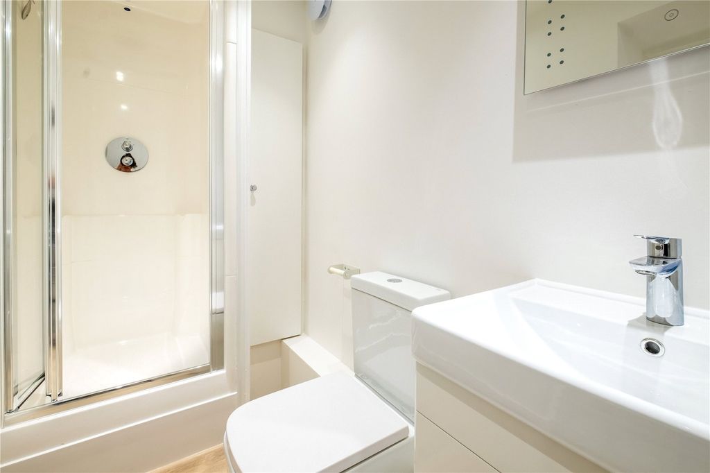Property photo 3 of 6 Bathroom