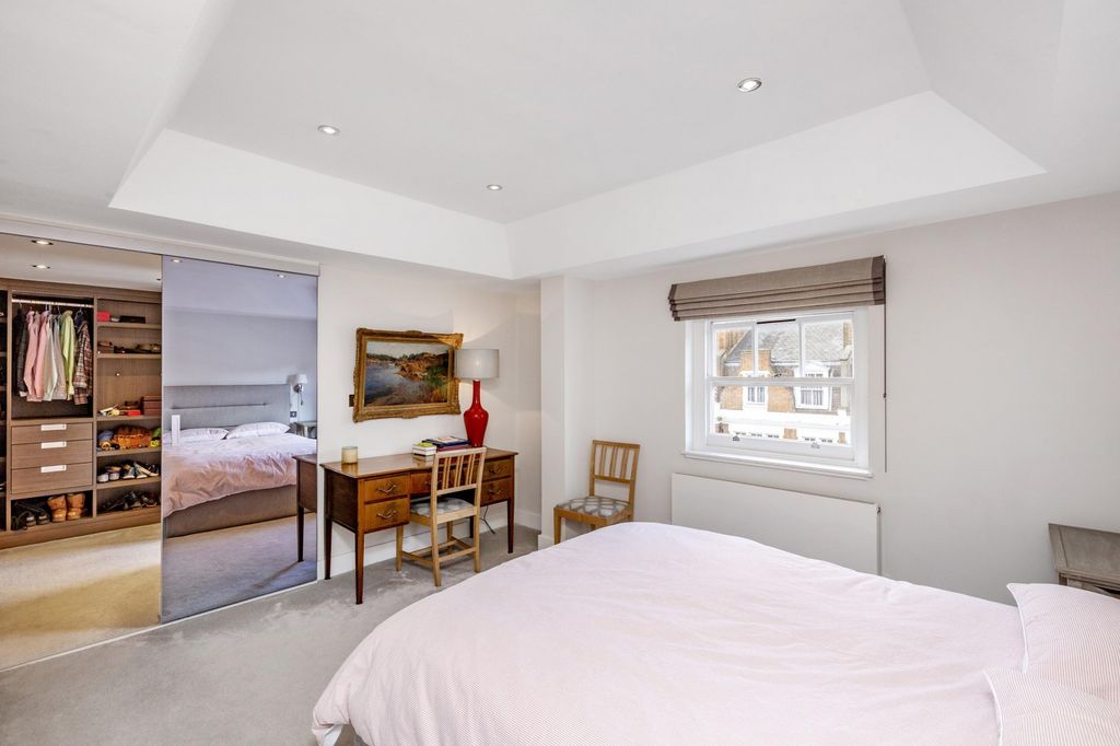 Property photo 3 of 13 Bedroom