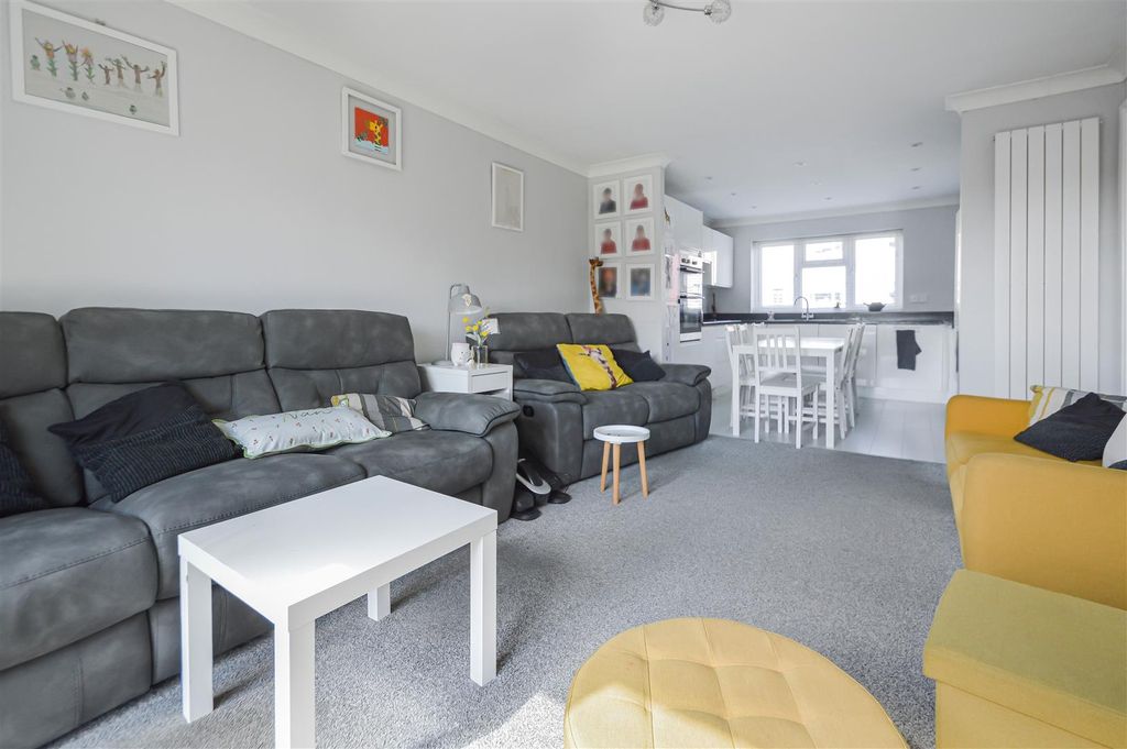 Property photo 3 of 9 2_79401.Jpg