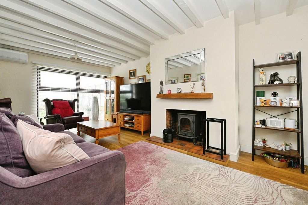 Property photo 2 of 17 Photo