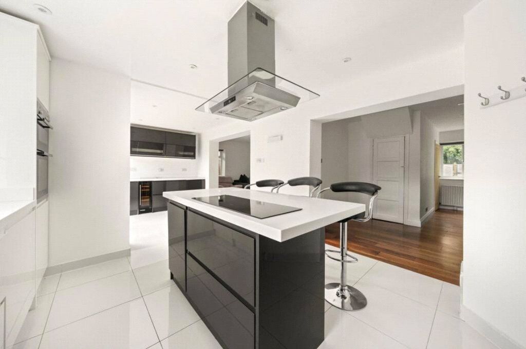 Property photo 3 of 14 Kitchen