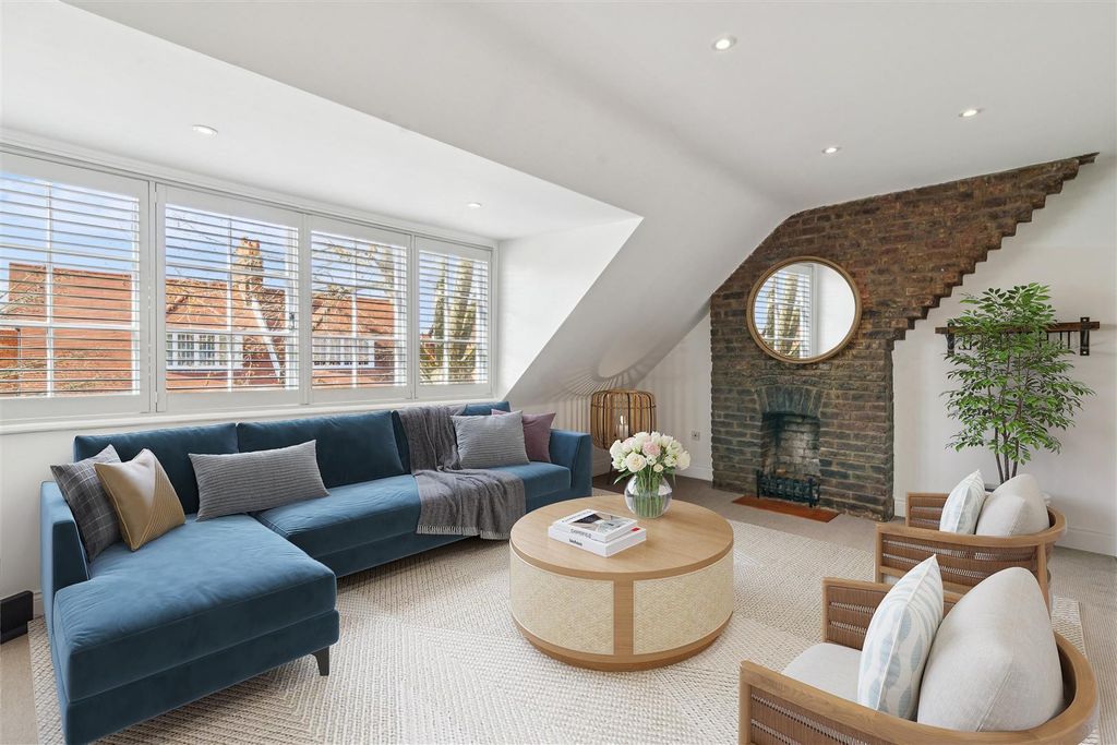 Property photo 2 of 10 Priory Avenue, W4 - For Sale