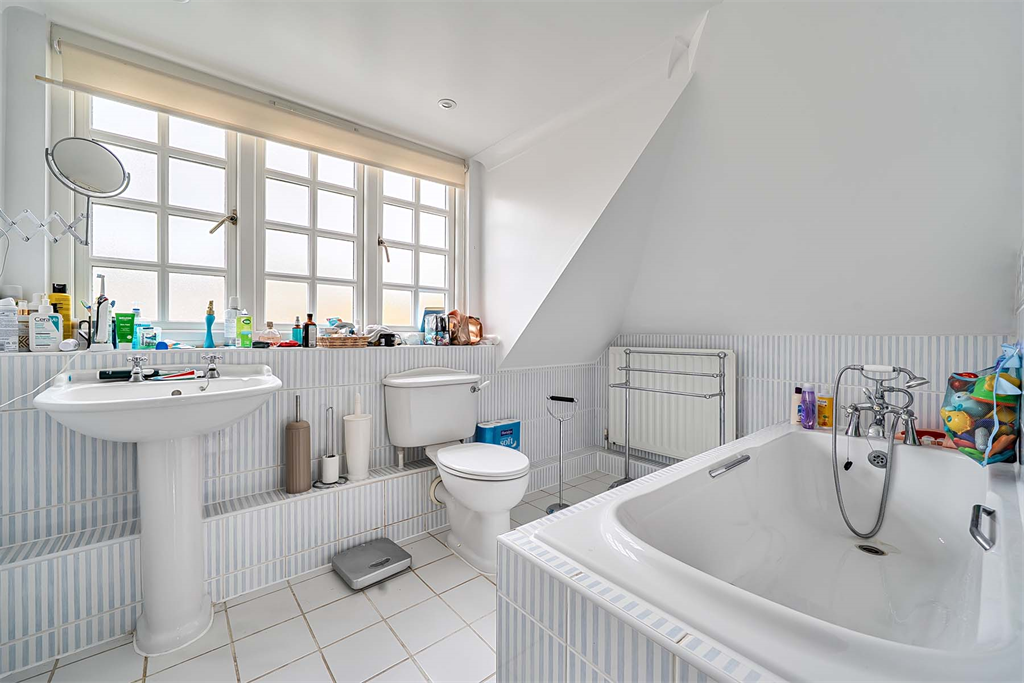 Additional image 9 of 3 bed flat for sale12 Court Gardens, Goring On Thames RG8