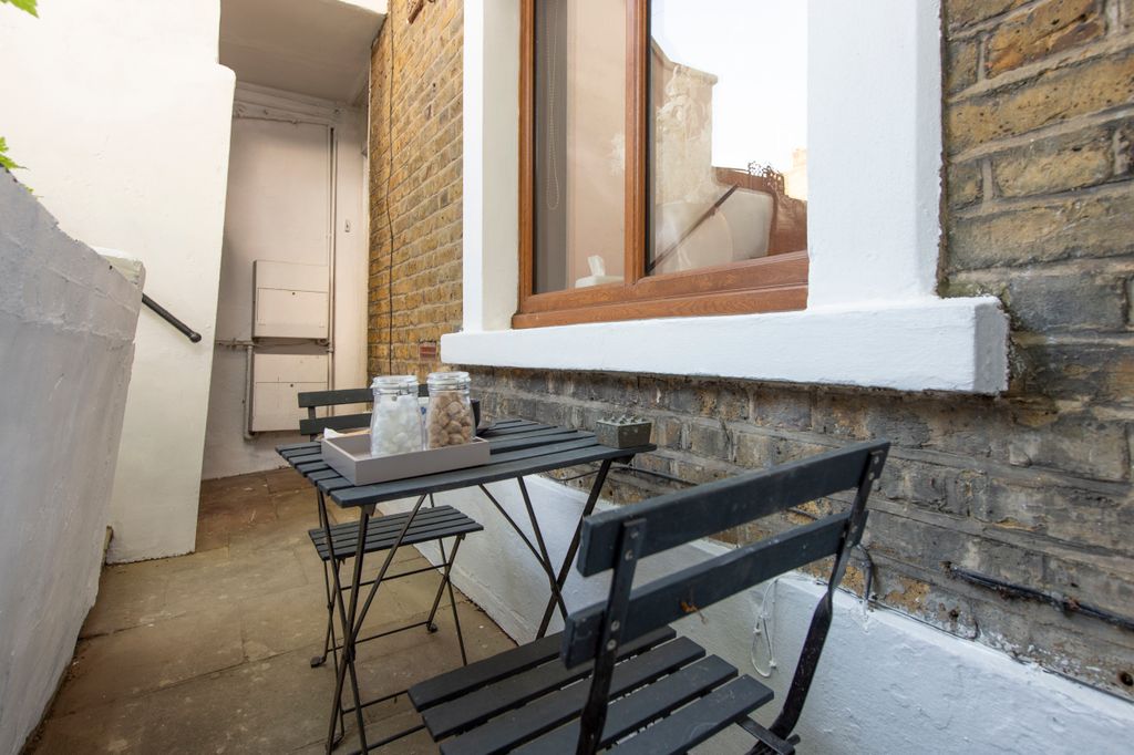 Property photo 2 of 30 Great Place To Land!