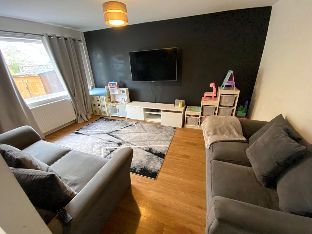 Property photo 2 of 11 Picture No. 17