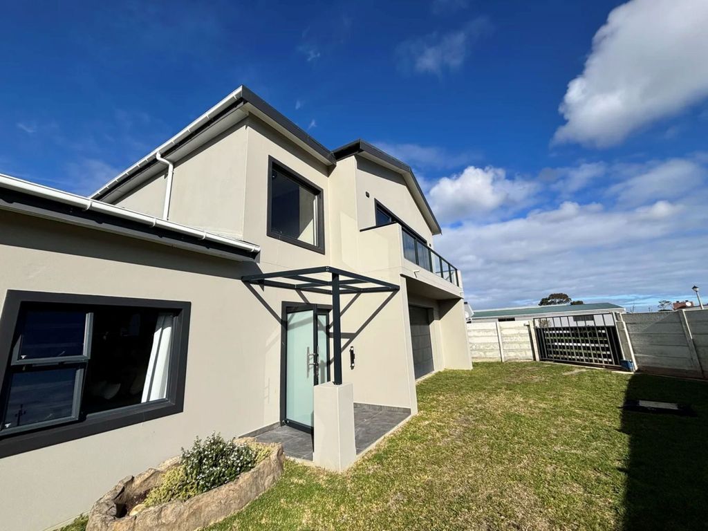 Property photo 2 of 48