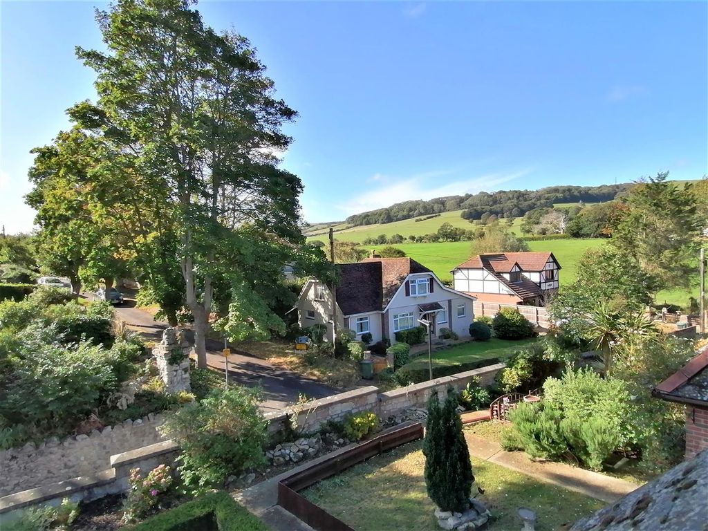 Property photo 3 of 12