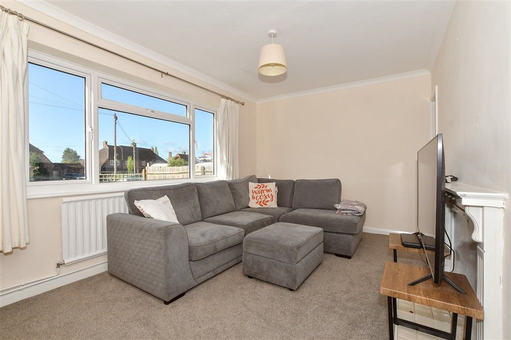 Property photo 3 of 11 Lounge