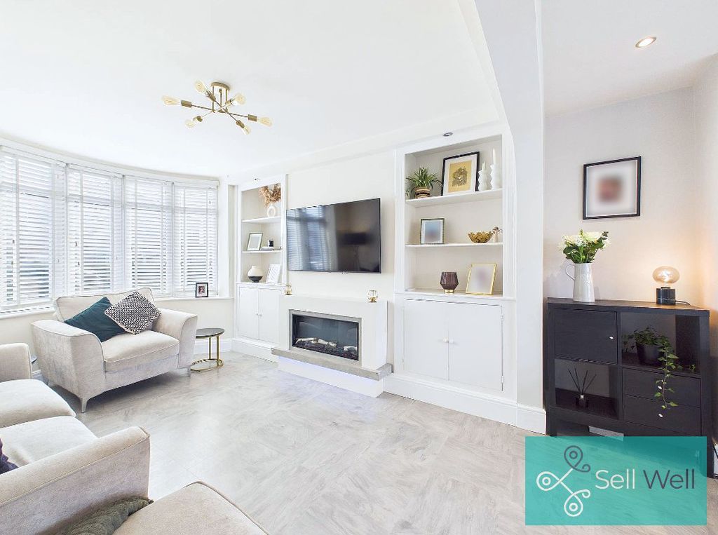 Property photo 2 of 24 Lounge