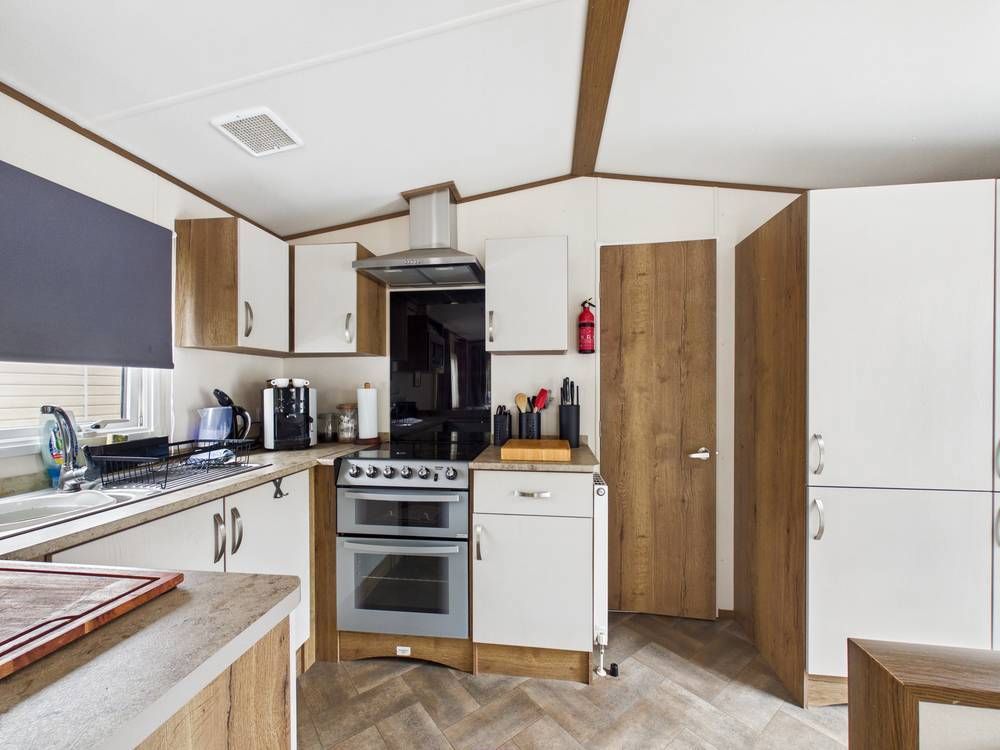 Property photo 3 of 12 Giraffe360-Still010