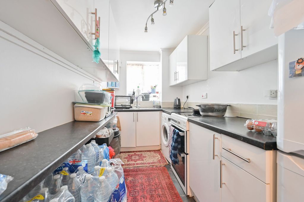 Property photo 3 of 6