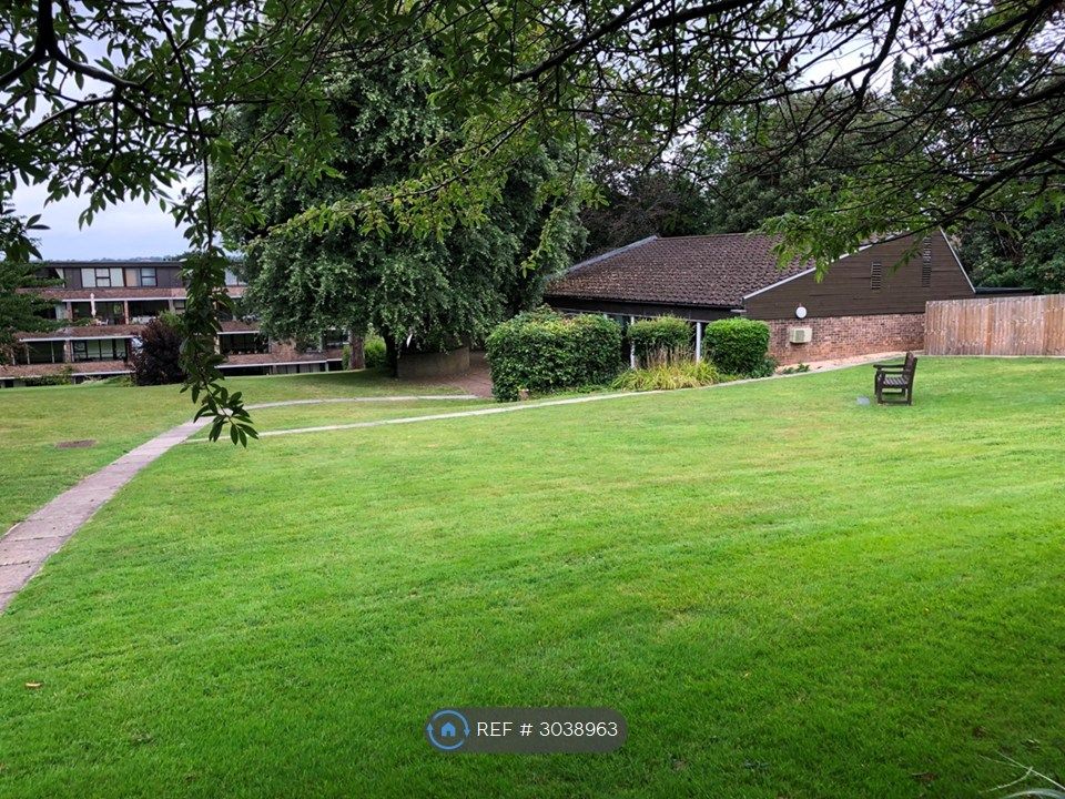 Property photo 2 of 13 Shared Garden / Pool House