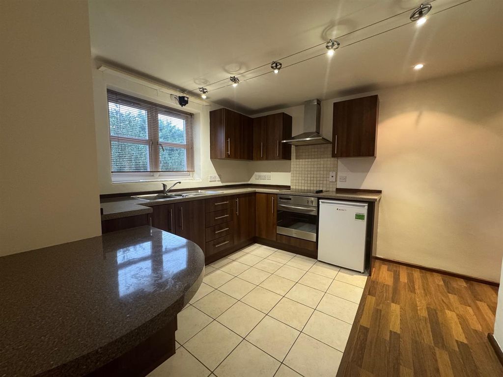 Property photo 2 of 7 Kitchen