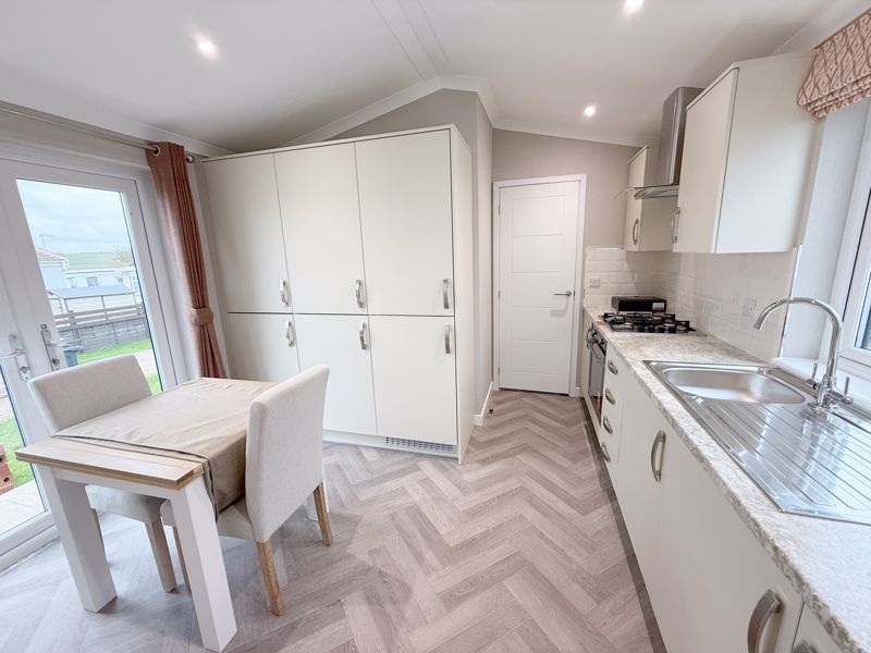 Property photo 3 of 6 Kitchen / Diner