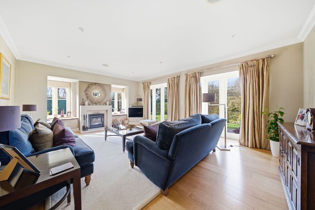 Property photo 2 of 26