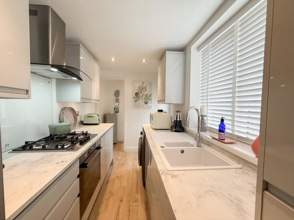 Property photo 3 of 16 Kitchen