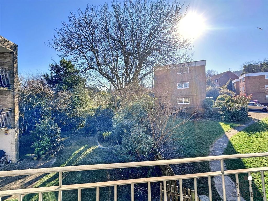 Property photo 2 of 14 01323 438506