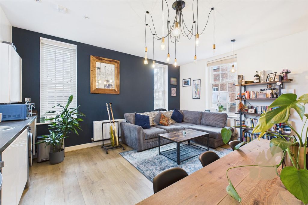 Property photo 3 of 12 Cam04604G0-Pr0069-Still013.Jpg