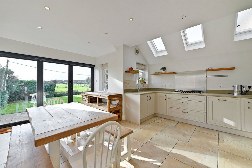 Property photo 2 of 10 Picture No. 05