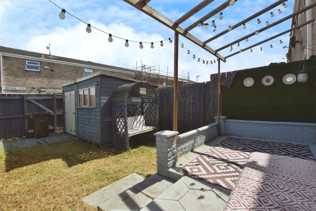 Property photo 3 of 19 Outside